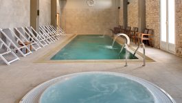 Le spa de l'hôtel avec piscine intérieur et bain à remous - Var Toulon