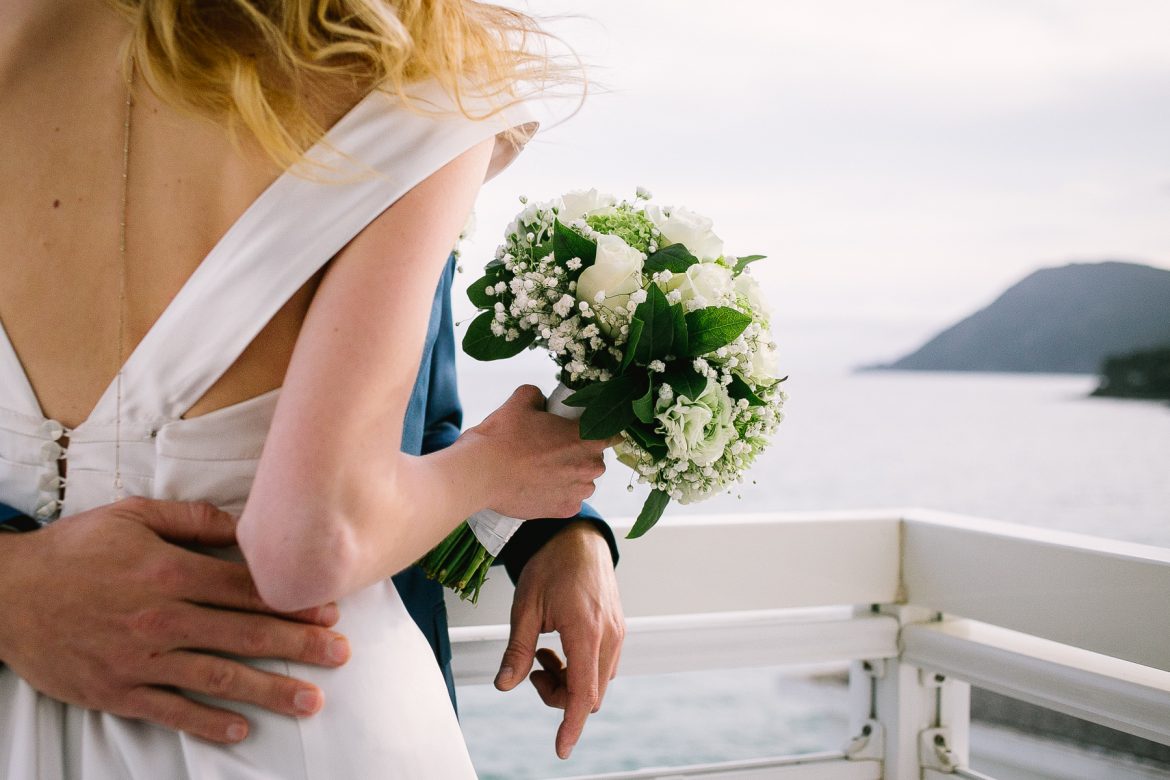 bouquet de mariée au grand hôtel des sablettes, mariés sur baclon hotel 4 étoiles toulon