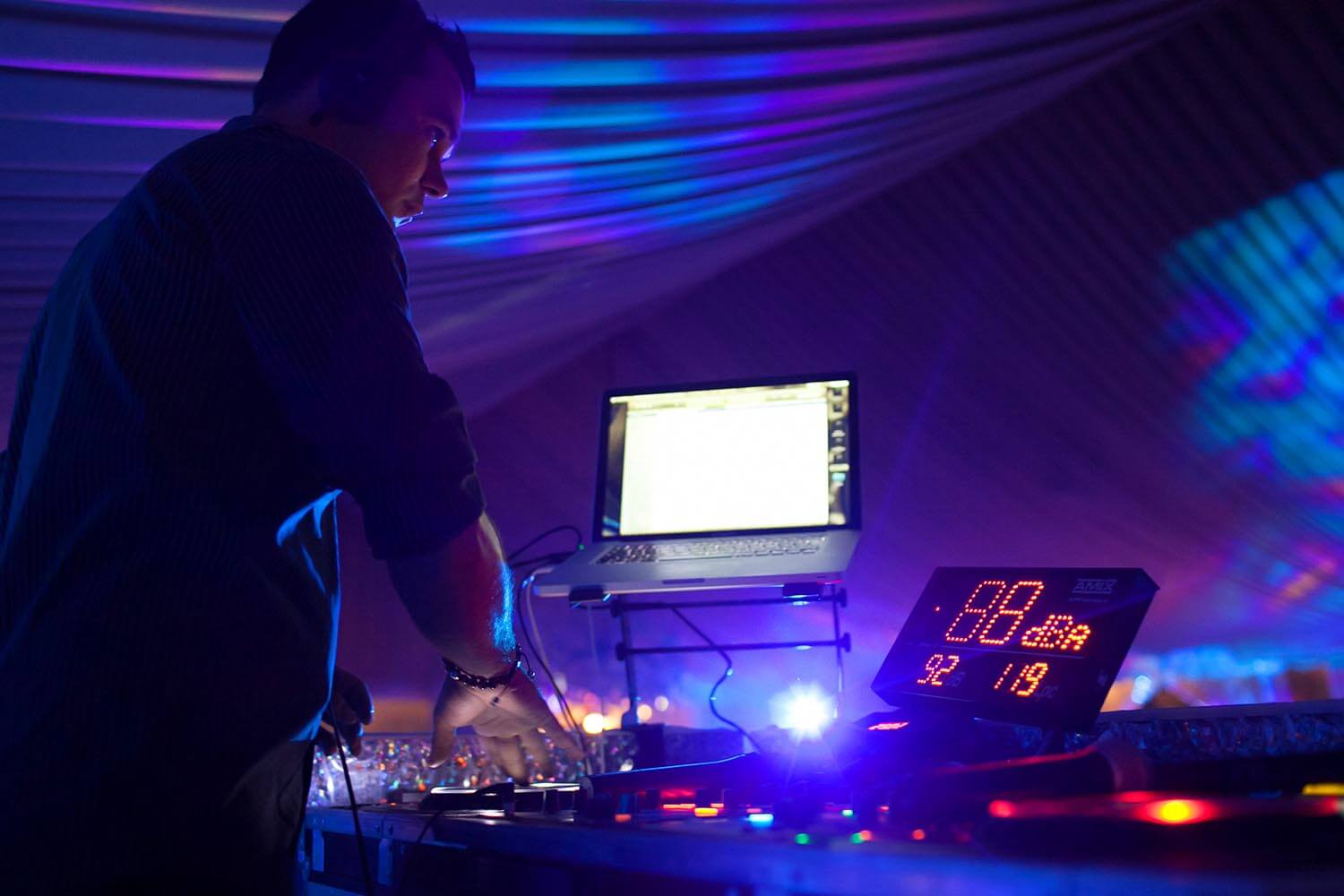 DJ de mariage, animation et choix des musiques dans notre salle de mariage de TOULON